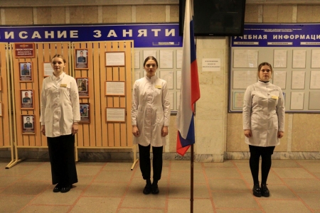 Церемония установки Государственного флага РФ