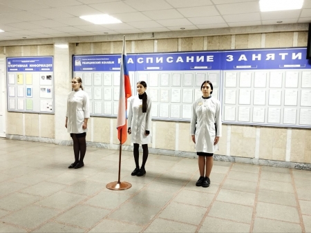 Церемония поднятия государственного флага Российской Федерации.
