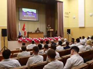 "Урок мужества" к Дню космонавтики "Урок мужества" к Дню космонавтики