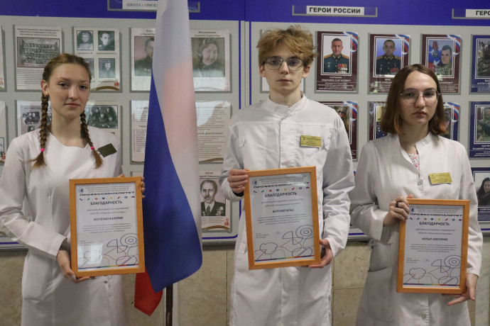 Понедельник в медицинском колледже начинается с важных традиций и заслуженных наград! 3
