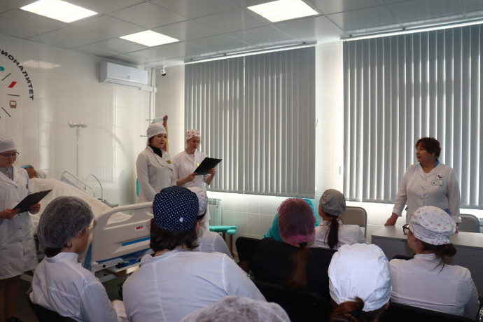 Омский медицинский колледж провел лекцию ко Дню беременных 2