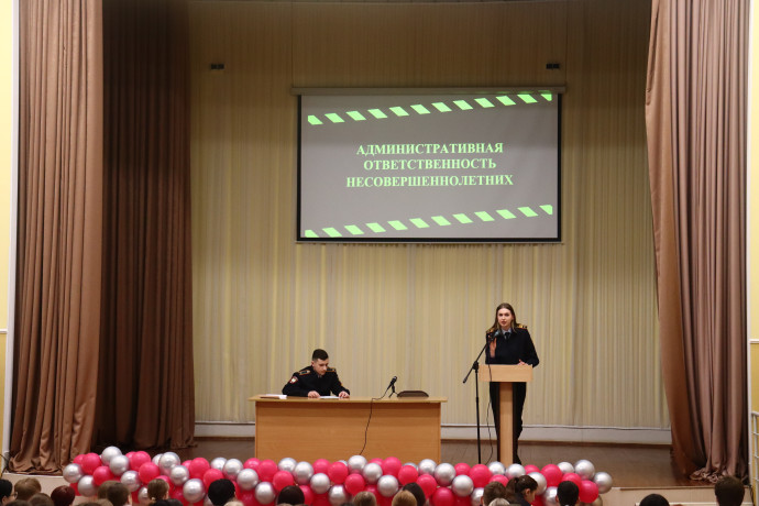 Курсанты Омской Академии МВД провели лекцию для студентов Медицинского колледжа: противодействие экстремизму. 2