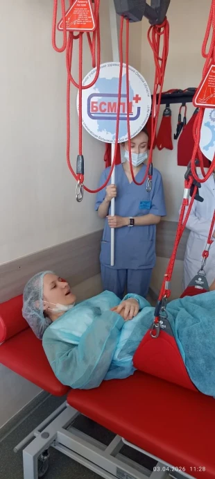 "Профессионалитет" открывает двери: омские школьники погружаются в мир медицины 1