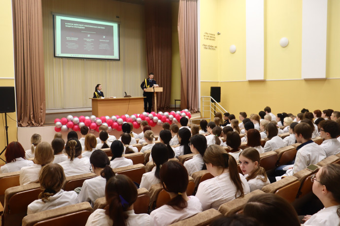 Курсанты Омской Академии МВД провели лекцию для студентов Медицинского колледжа: противодействие экстремизму. 3