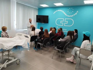 Горизонты будущего: Омские школьники выбирают профессию в сфере здравоохранения.