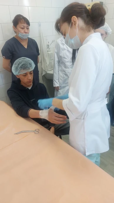 "Профессионалитет" открывает двери: юные  в Городской Детской клинической больнице 2