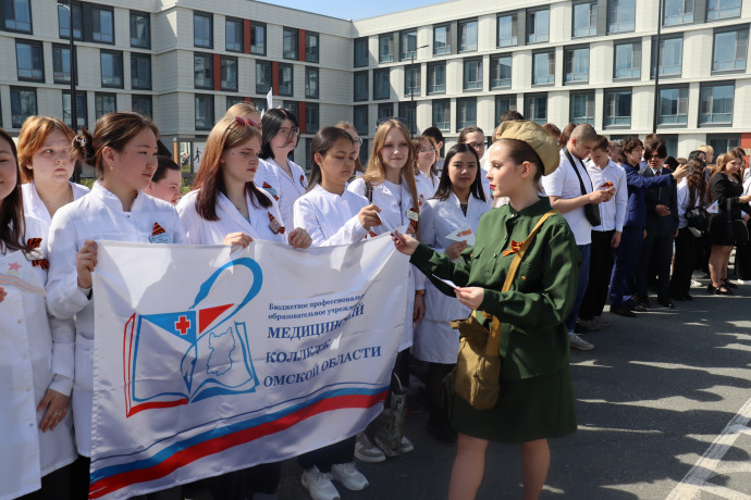 Студенты Медицинского колледжа - участники  акции "Майский Вальс" 3