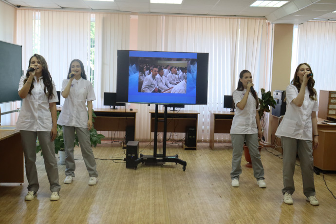 Омский медколледж отметил профессиональный праздник. 1