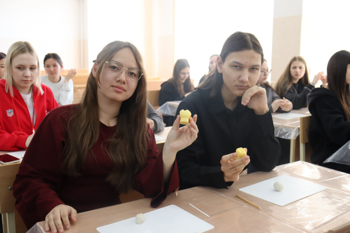 Единый день открытых дверей в Омском областном медицинском колледже 0