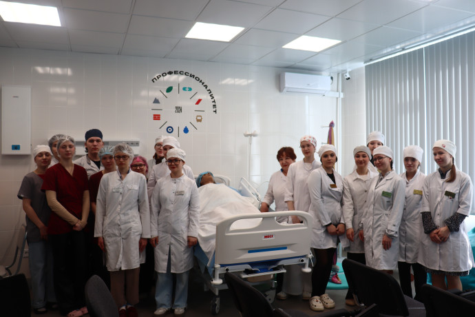 Омский медицинский колледж провел лекцию ко Дню беременных 0