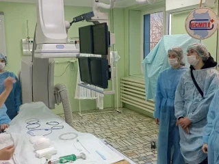 "Профессионалитет" открывает двери: омские школьники погружаются в мир медицины